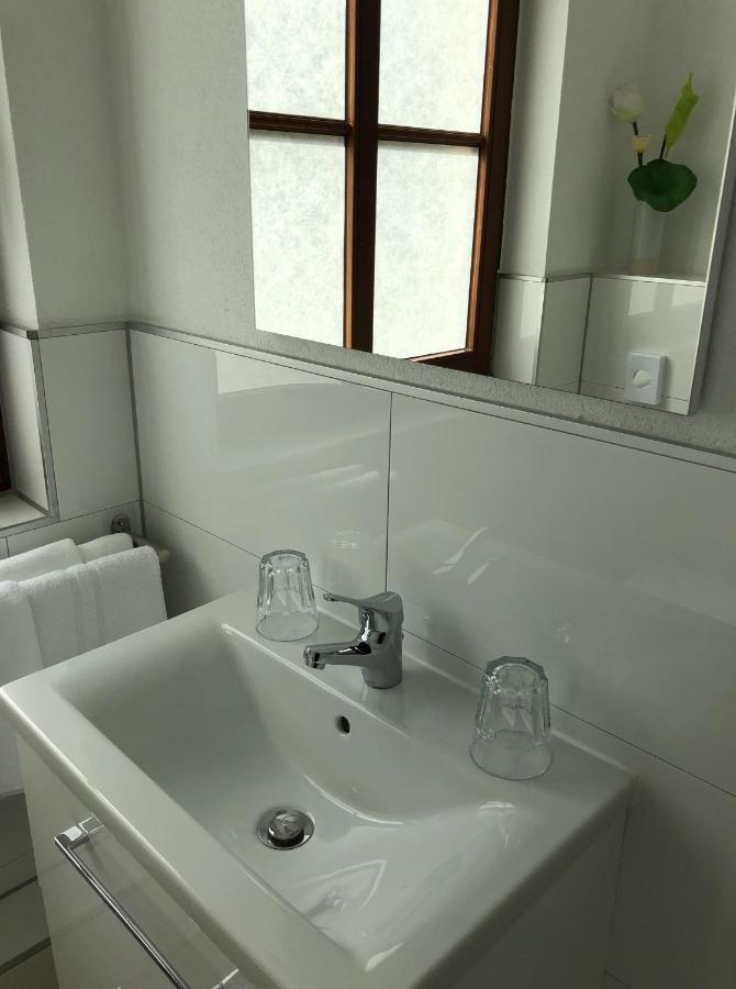 בובלינגן A Lotus Hotel מראה חיצוני תמונה