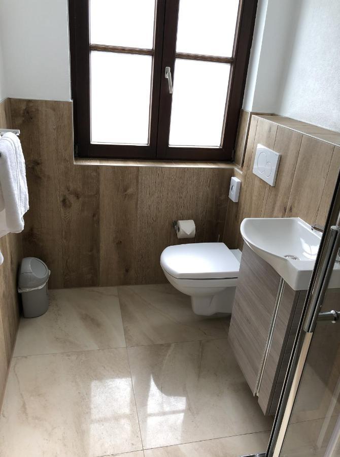 בובלינגן A Lotus Hotel מראה חיצוני תמונה