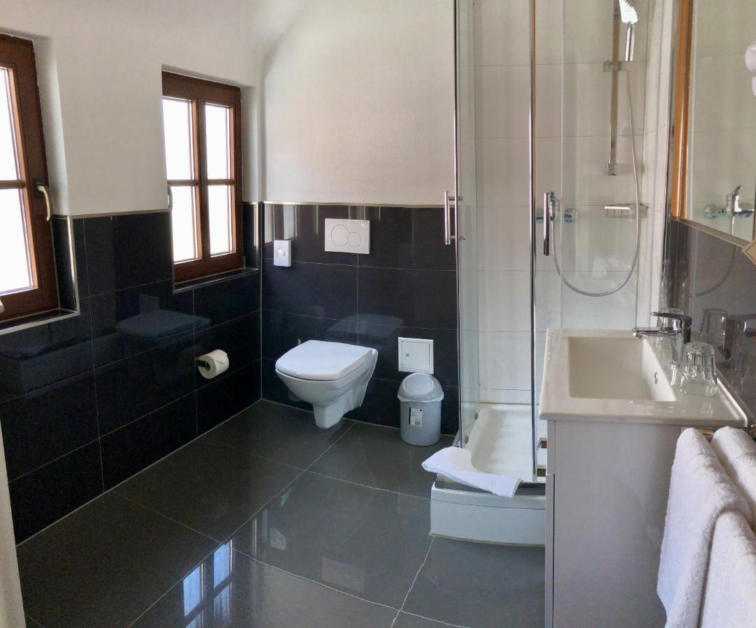 בובלינגן A Lotus Hotel מראה חיצוני תמונה